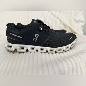 On Running women’s 7.5  Shoes